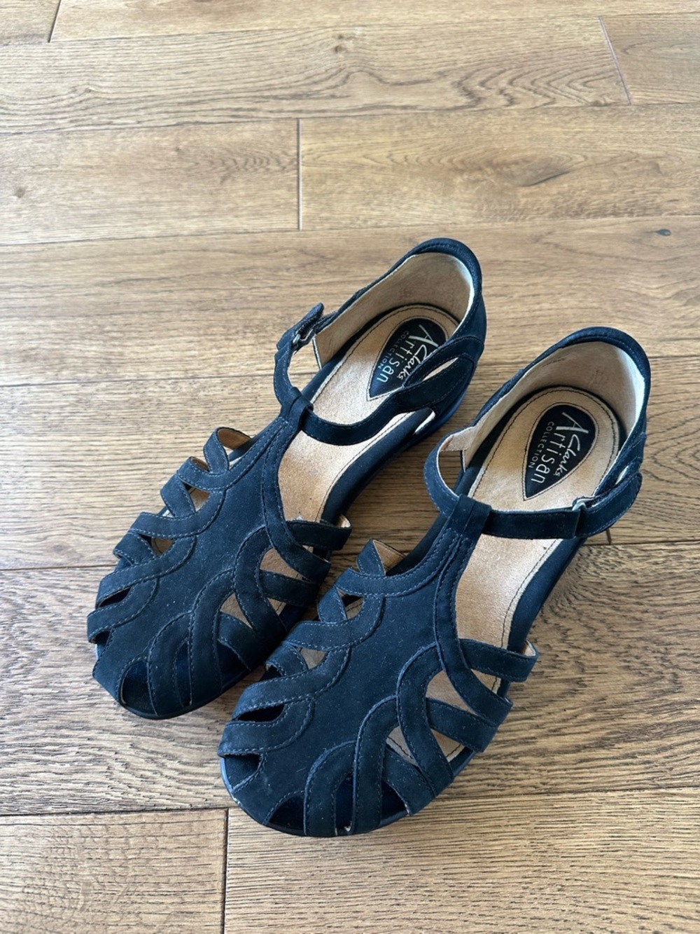 Clarks Artisan Collection T Strap Sandals Sz 11 Leather